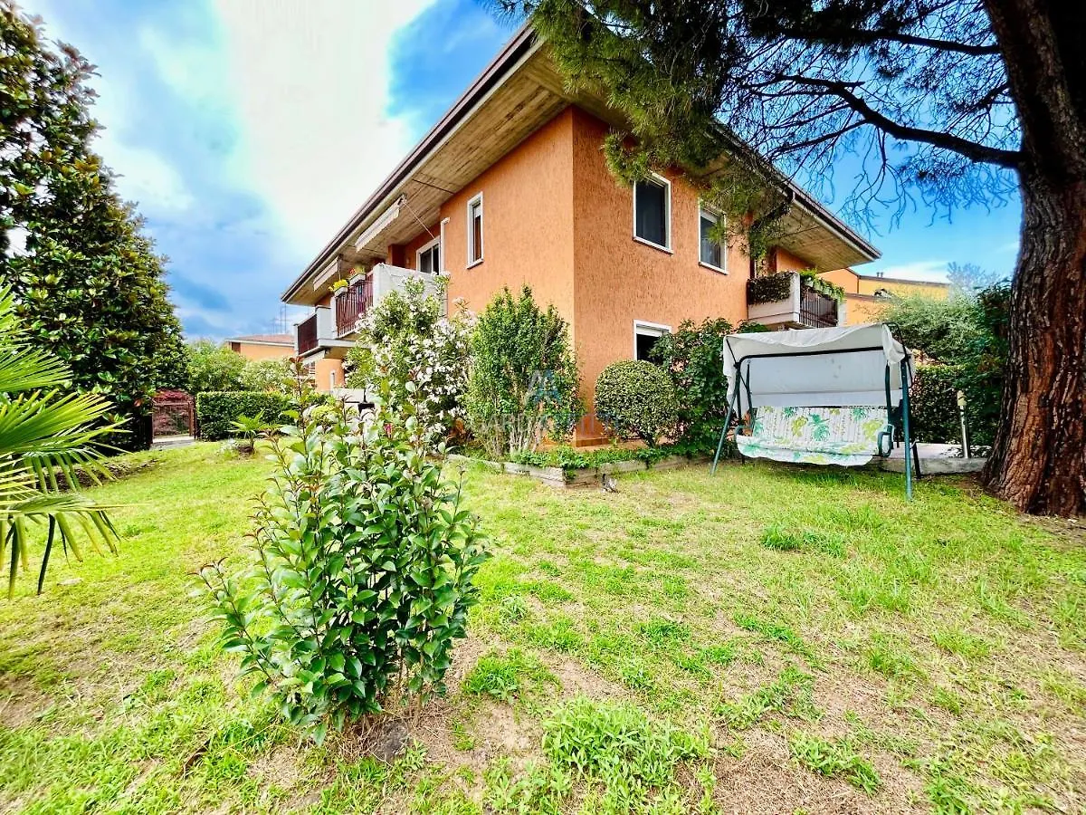 Anubi Apt-5 Min Dal Lago Di Garda-Giardino Privato Sirmione 0*,  Itália